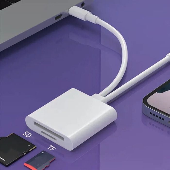 Cassa-2-in-1-SD-card-reader-plugged-in
